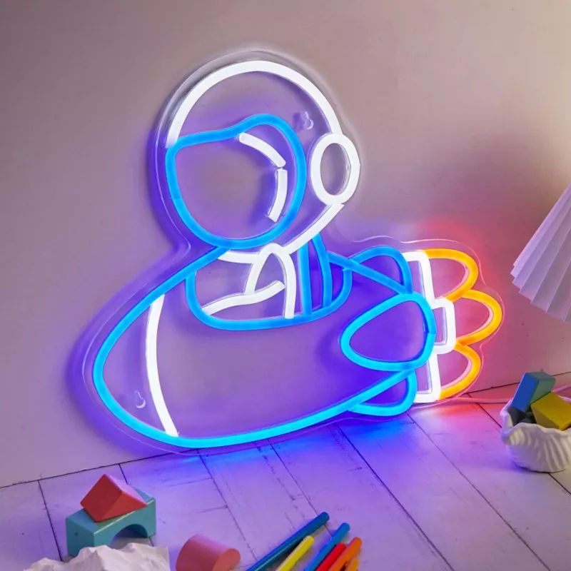 Dekoratyvinė neoninė šviesa MANTA SNL90MT Style Neon Lights – astronautas ant raketos