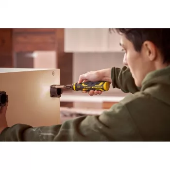 Stanley FatMax FMHT66719-0 4V Power Assist akumuliatorinis atsuktuvas su antgalių rinkiniu