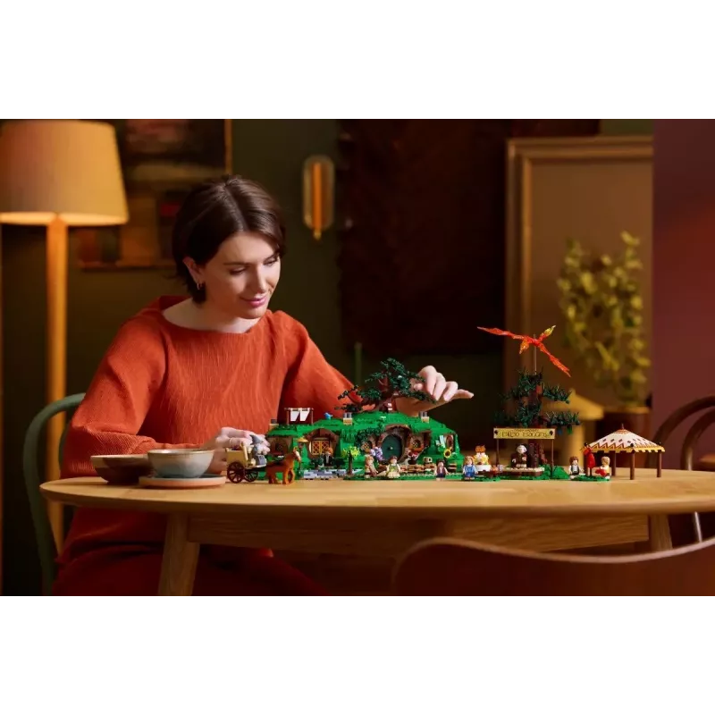 LEGO ICONS 10354 Žiedų valdovas: Hobitų kaimas