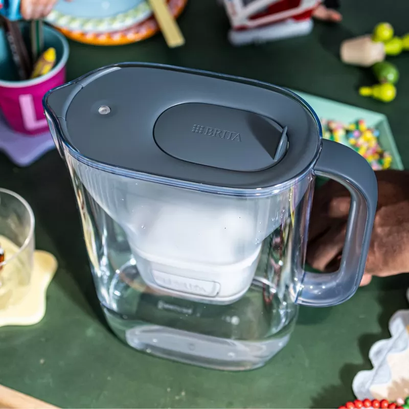 BRITA Style Essential 2,4 L vandens filtro ąsotis Graphite su MAXTRA kasetė ir Smart Light