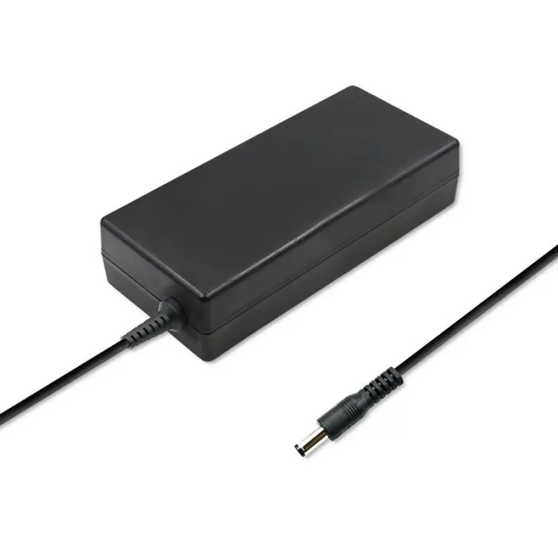 Maitinimo adapteris Qoltec 50797 juodas, 1,16 m laidas, nešiojamam kompiuteriui