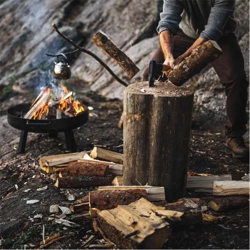 Fiskars Norden N12 skaldymo kirvis, hikorijos medienos kotas