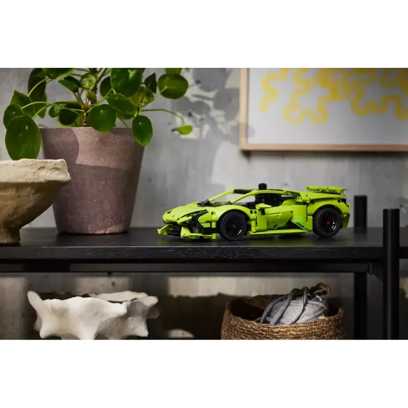 LEGO Technic Lamborghini Huracán Tecnica konstruktorius 1:10 masteliu, 806 dalių, nuo 9 metų