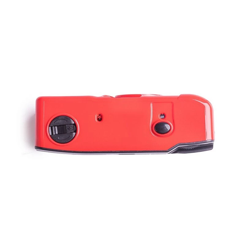 Kodak M38 Scarlet – 35 mm daugkartinė juostinė kamera, kompaktiška, taškinė ir šaudyk