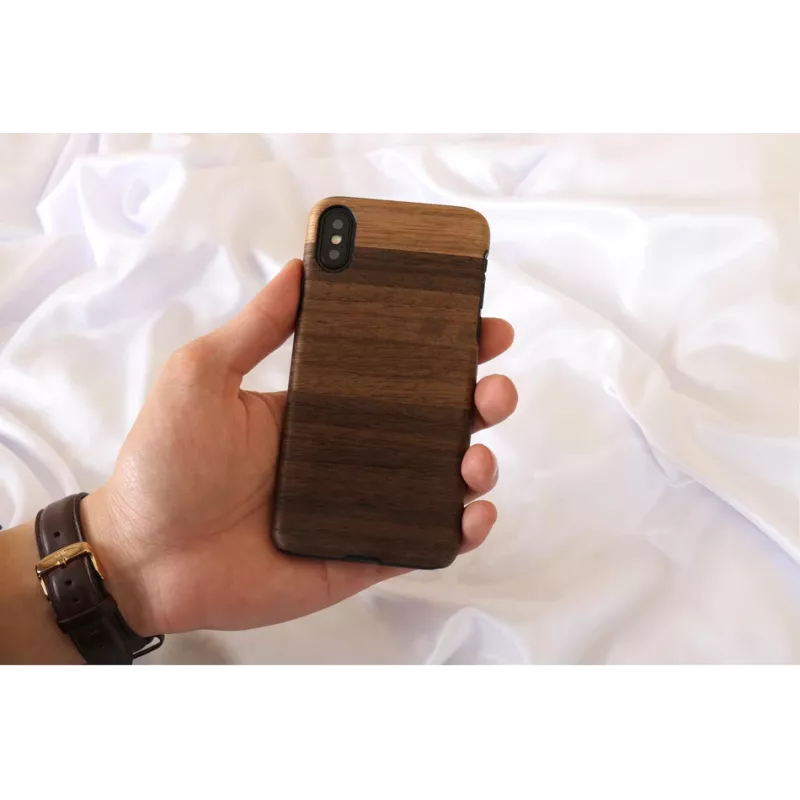 Dėklas iPhone X/XS iš medžio ir polikarbonato, fango juoda – man and wood