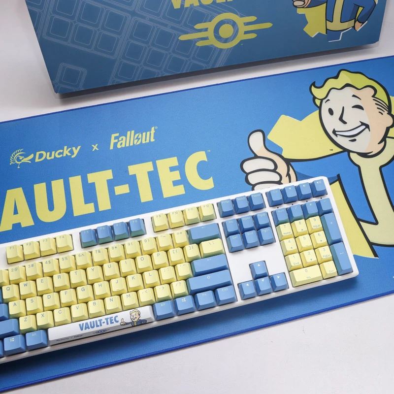 Ducky x Fallout Vault-Tec Limited Edition One 3 Gaming klaviatūra + pelės kilimėlis - MX-Red (US)