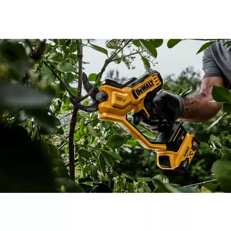 Genėjimo žirklės DeWALT DCMPP568N-XJ, akumuliatorinės, maks. pjovimo Ø 3,8 cm, LED šviesa, 1,34 kg