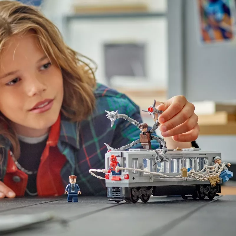 LEGO Marvel Super Heroes 76321 Spider-Man Doc Ock Subway Showdown statybinis rinkinys, 393 detalės, 4 minifigūrėlės, amžius 9+