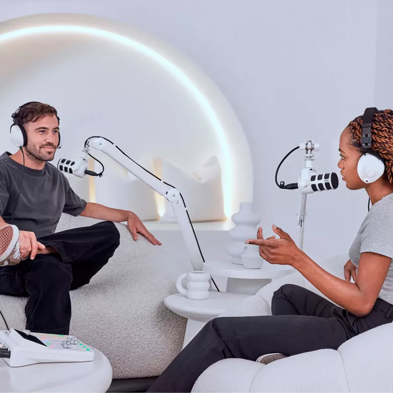Mikrofono rankena RØDE PSA1 White – reguliuojamas studijinis laikiklis, 840 mm aukštis, sukamas laikiklis, kabelių valdymas