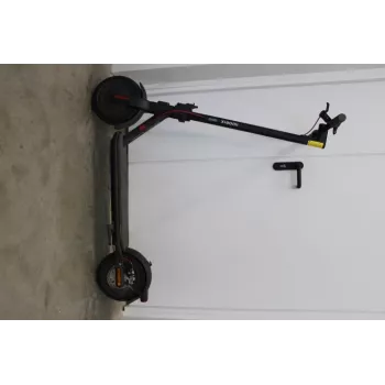 Išpardavimas. Xiaomi Electric Scooter 4 EU | Demonstracinis, subraižytas, trūksta varžtų | 300 W | 25 km/h | 10 col. | Juoda