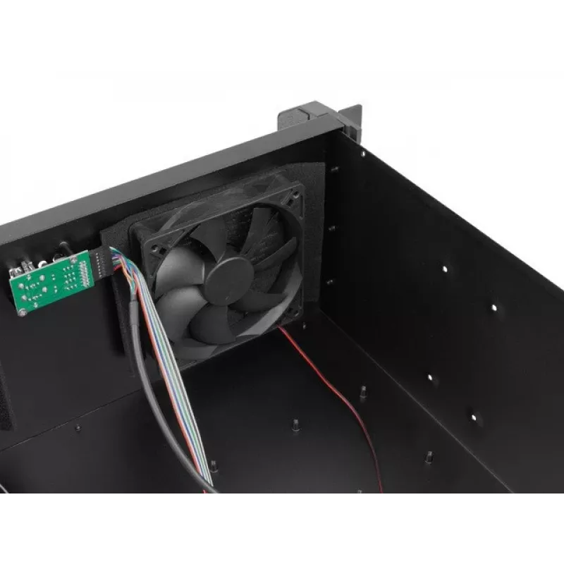 Rack korpusas LANBERG SC01-3504-10B, 1x 3,5 colio + 1x 2,5 colio lizdai, 7 plėtros lizdai, 2x 120mm priekiniai ventiliatoriai, USB 2.0