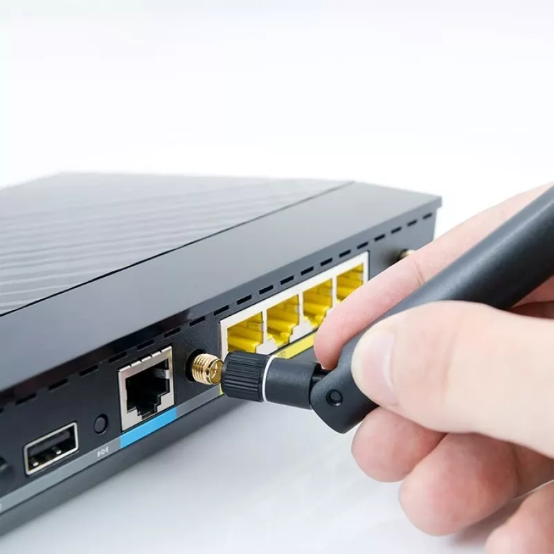 Vidinė Wi-Fi antena QOLTEC 57046, dviejų juostų 2,4–2,5 GHz ir 5,1–5,8 GHz, 5 dBi, 50 Ω