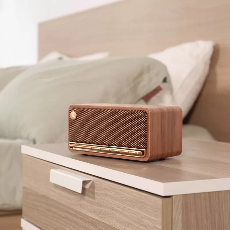 Edifier MP230 Brown – retro stiliaus kompaktiniai staliniai garsiakalbiai