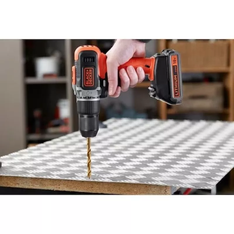 BLACK & DECKER BCD003MEM2K-QW | 18 V belaidis gręžtuvas-suktuvas su 2.0 Ah / 4.0 Ah baterijomis
