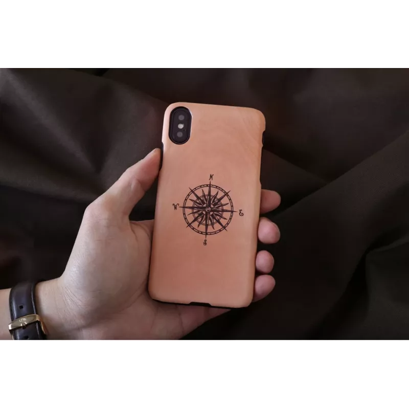 Apsauginis dėklas iPhone X/XS iš medžio ir polikarbonato, juodas su kompasu