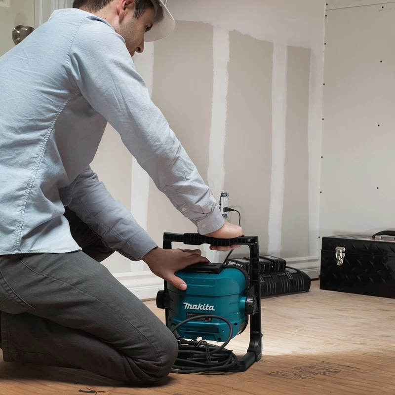 MAKITA LED lempa DEADML805 18V/14,4V 1150lx/750lm su tinklo maitinimu