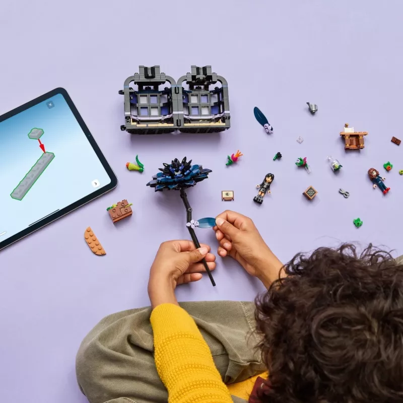 LEGO statybinis rinkinys LEGO Wednesday 76784 Juodoji jurgino gėlė – dekoratyvinis modelis, 358 dalių, 9+ metų