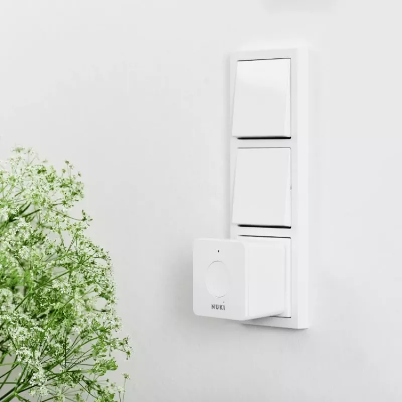 NUKI Bridge belaidis signalo stiprintuvas išmaniajam namui – Bluetooth/Wi‑Fi, 230 V, iki 10 m, 60×60×50 mm, baltas