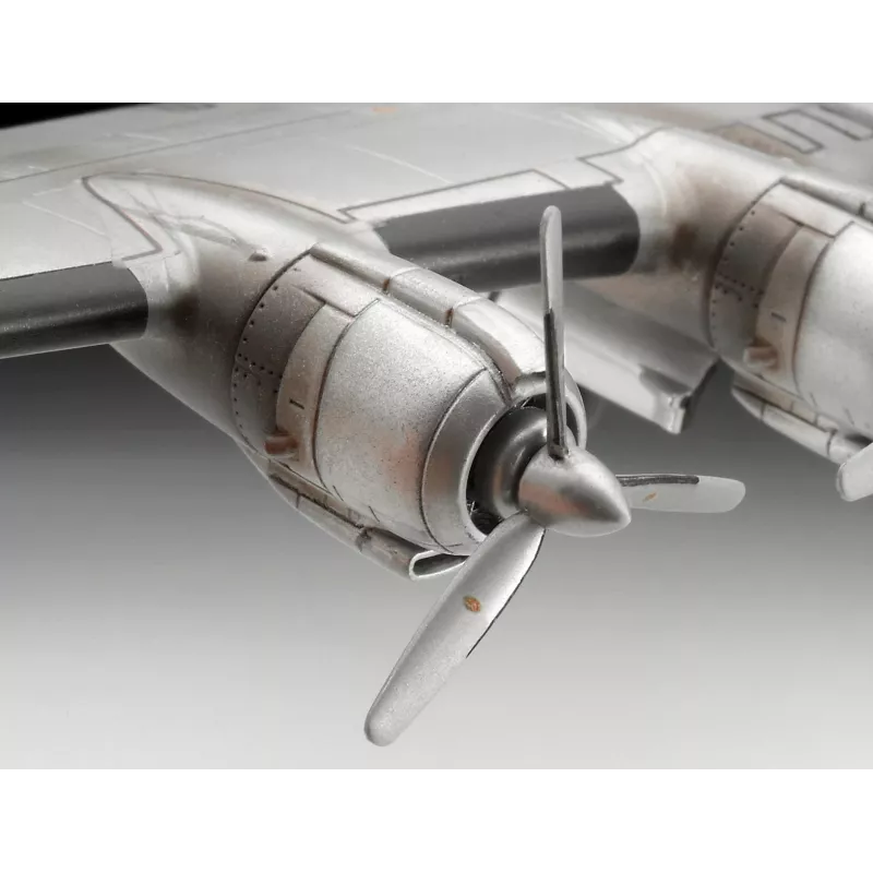 Plastikinis modelio rinkinys REVELL Lockheed L.1049G Super Constellation Lufthansa mastelinis modelis