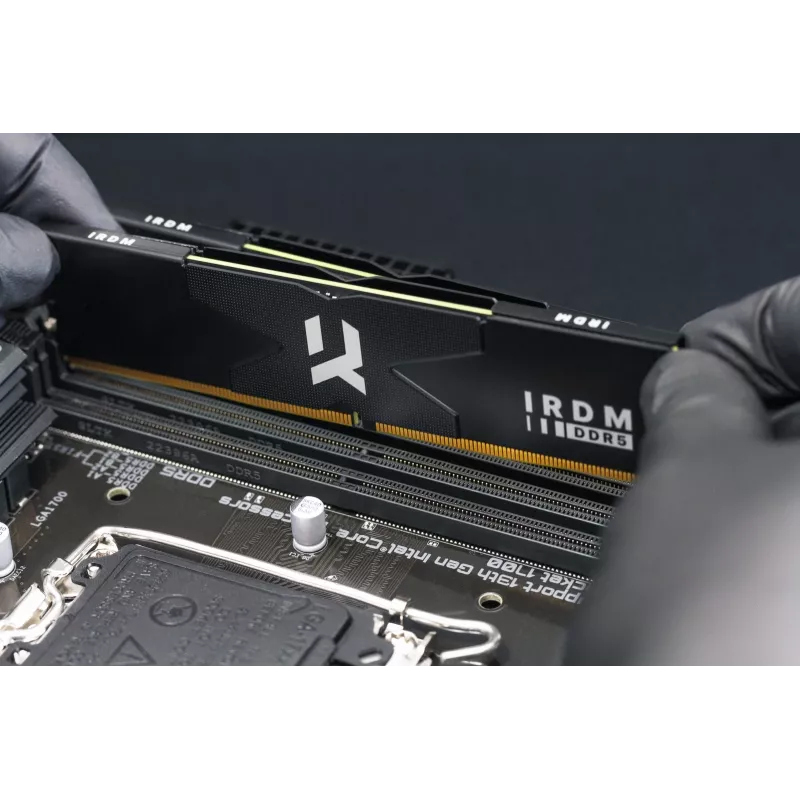 Atminties rinkinys DDR5 IRDM 32GB (2×16GB) / 8000 MHz CL36 juodas