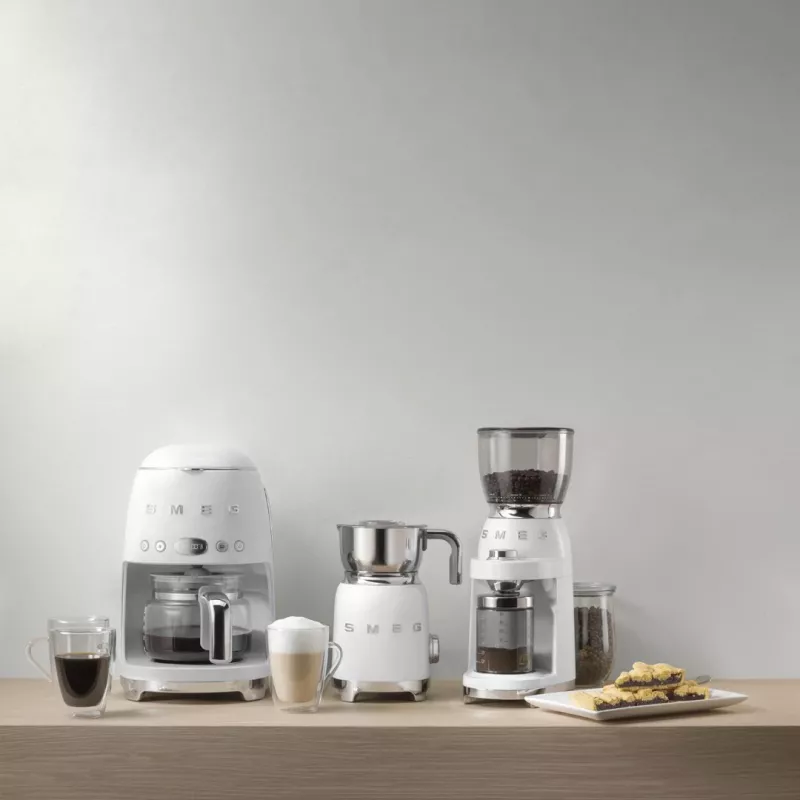 Kavos virimo aparatas Smeg 1.4L DCF02WHEU Baltas