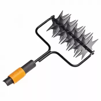Fiskars Quikfit Rotary Aerator – besukis aeratorius vejai