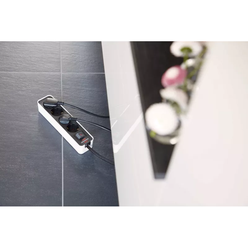 Brennenstuhl Ecolor 4-ių lizdų ilgintuvas poliruotu paviršiumi, 1,5 m laidas, baltas/juodas