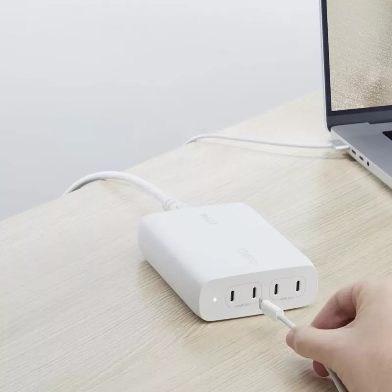 Belkin BoostCharge Pro 200 W 4 prievadų USB-C GaN kroviklis į rozetę, baltas (WCH015VFWH)
