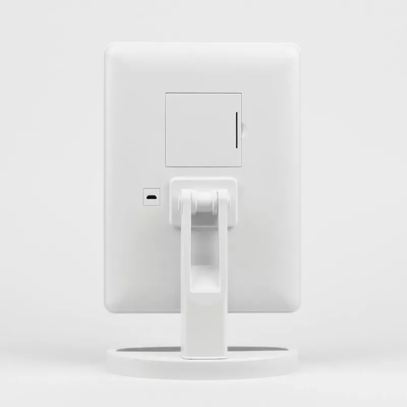Laisvai pastatomas veidrodis su šviesa Girmi BE04 – stačiakampis, 1x didinimas, balta LED, USB/4×AA, 180° pasukimas