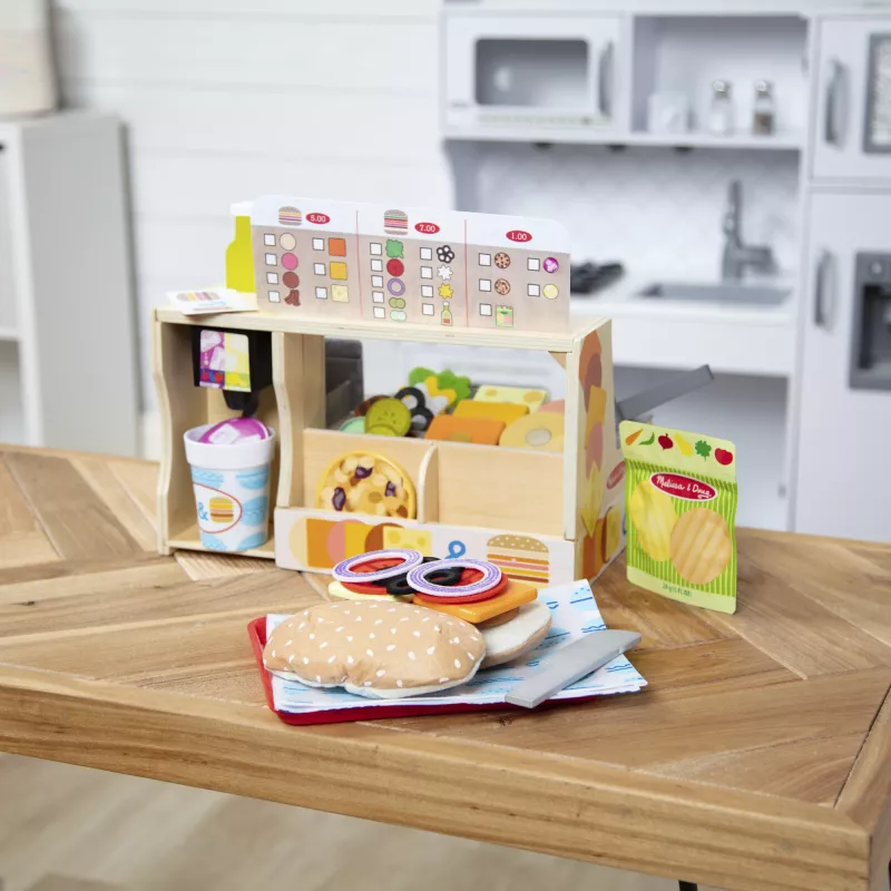 Melissa & Doug medinis sumuštinių prekystalis su pjaustytuvu – 56 dalys – FSC sertifikuotas