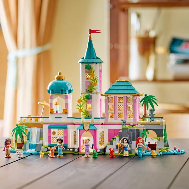 LEGO Disney Princess Pilies ir karališkų augintinių statybų rinkinys 43267 — 787 dalys, 5 minifigūrėlės, nuo 6 metų, 320×460×100 mm