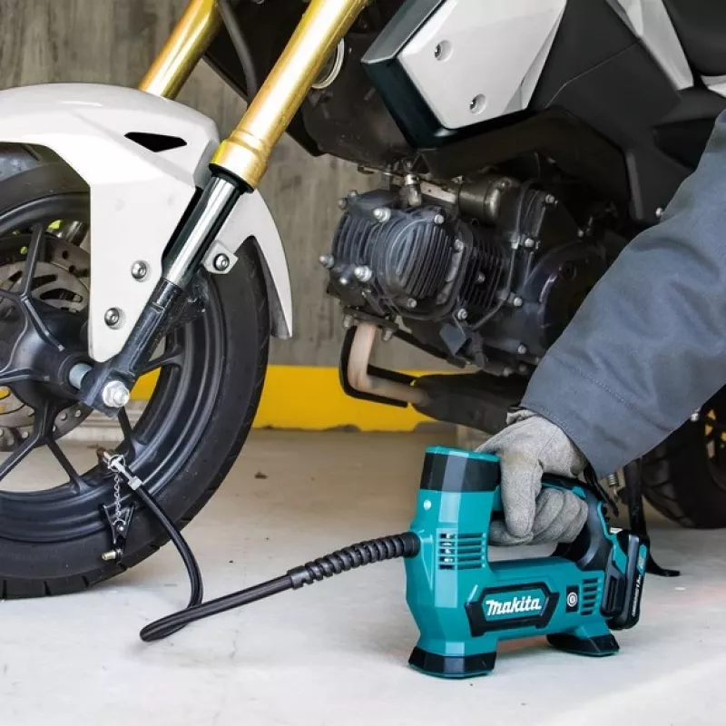 Oro kompresorius Makita MP100DZ (be akumuliatoriaus)