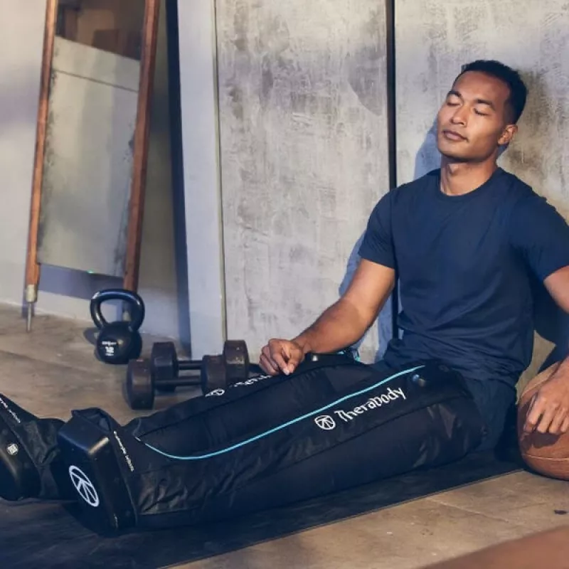 Kojų masažuoklis Therabody RecoveryAir Black – kompresinis masažas, 4 programos, Bluetooth, 240 min baterija