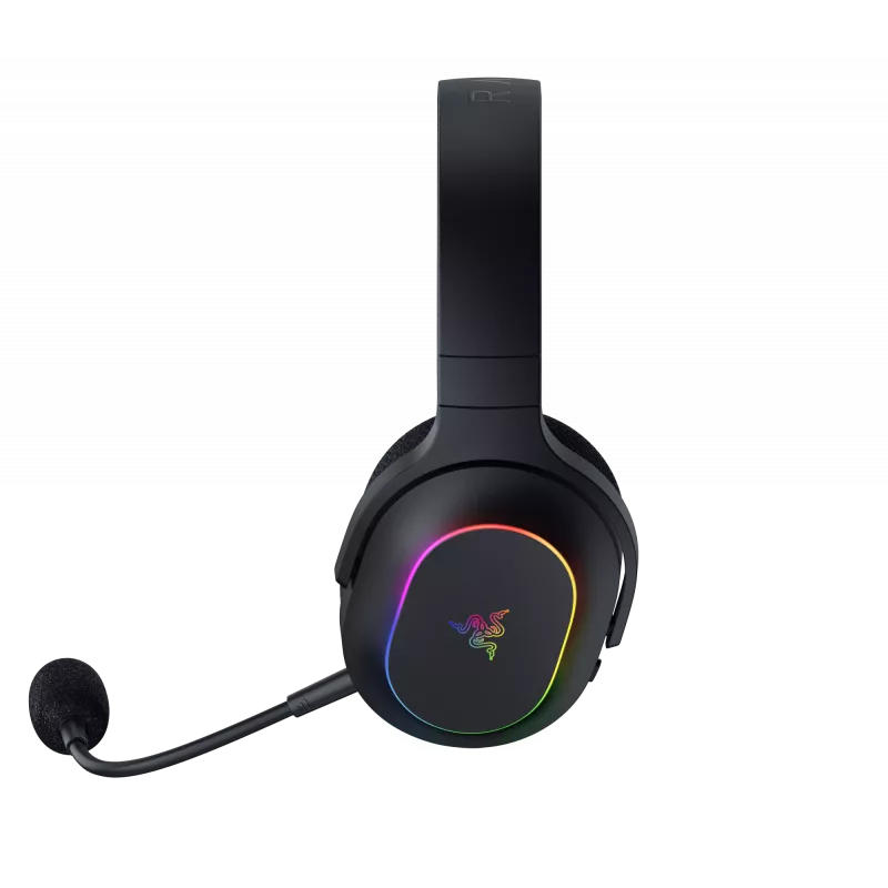 Razer Barracuda X Chroma belaidės ausinės ant ausų juodos