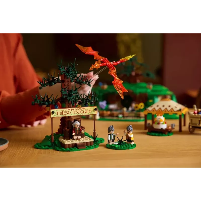LEGO ICONS 10354 Žiedų valdovas: Hobitų kaimas