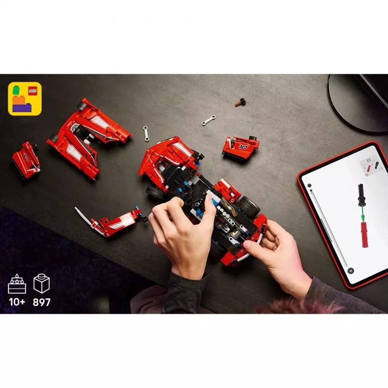 LEGO Technic Ferrari FXX K konstruktorius, mastelis 1:10, 897 dalių, nuo 10 metų