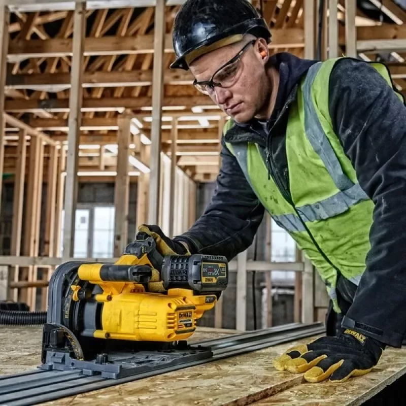 DEWALT DCS520T2 nešiojamasis diskinis pjūklas 54V 2x XR FLEXVOLT 6Ah TSTAK juoda, geltona