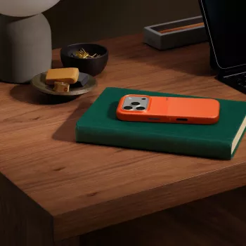 Apple Beats dėklas iPhone 17 Pro tvirtas dėklas su MagSafe ir Camera Control oranžinis