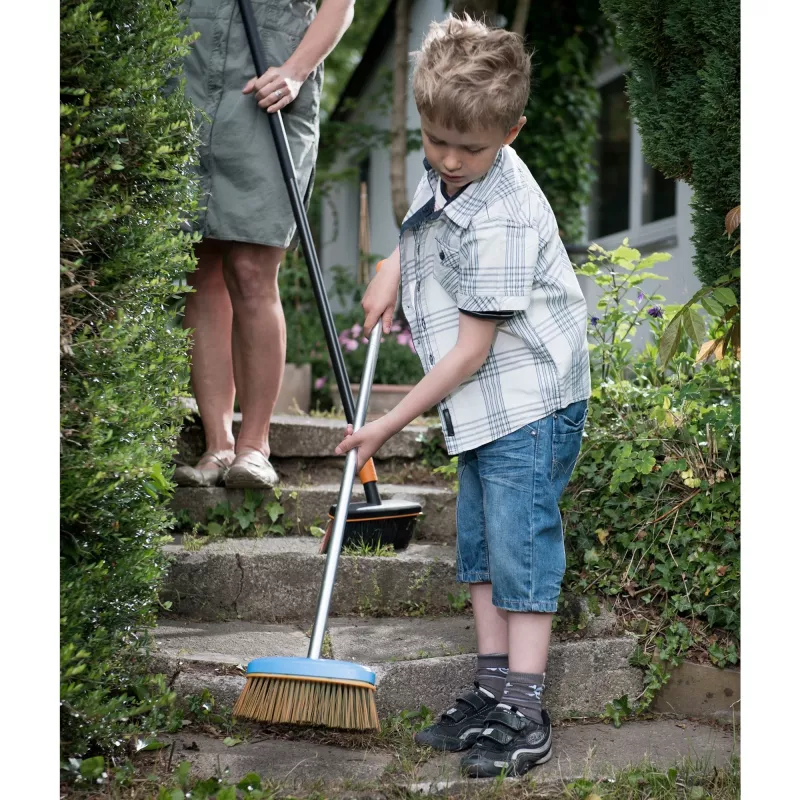 Vaikiška šluota Fiskars MyFirst Kinder-Besen, mėlyna, 980 mm, plastikinis rėmas ir rankena, 1 vnt.