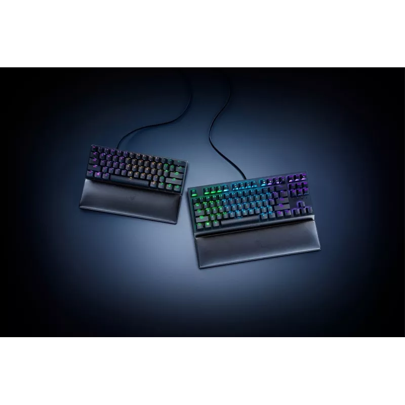 Riešo atrama Razer RC21-01710100-R3M1 — dirbtinė oda, atminties putos, 356 mm × 8,9 mm, juoda