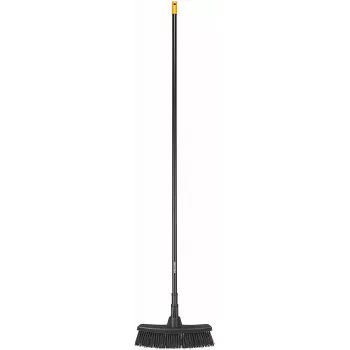 Fiskars 1025921 šluota Outdoor juoda