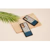 Korpusas Samsung Galaxy Note 20 Ultra iš medžio – mėlyna gėlė ant juodo