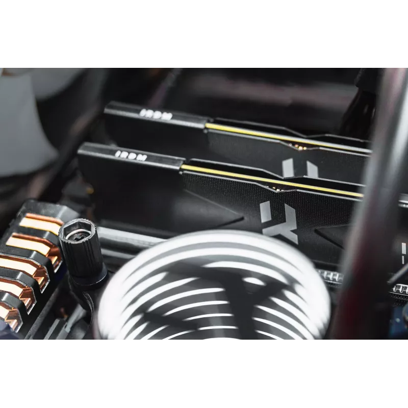 Atminties rinkinys DDR5 IRDM 32GB (2×16GB) / 8000 MHz CL36 juodas