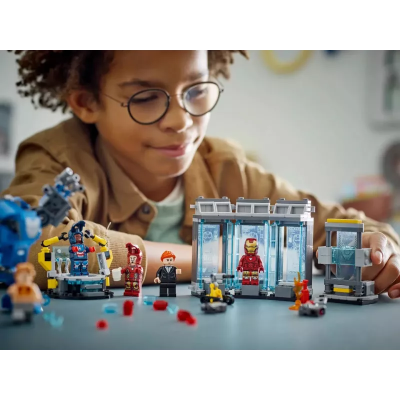 LEGO Marvel rinkinys Geležinio žmogaus laboratorija Šarvų salė 76315 — 384 detalės, 5 minifigūrėlės, ekspozicinė zona
