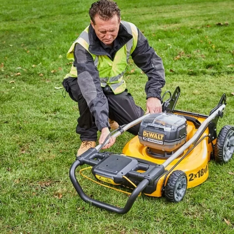 Stumiamoji vejapjovė DeWALT DCMW564P2-QW