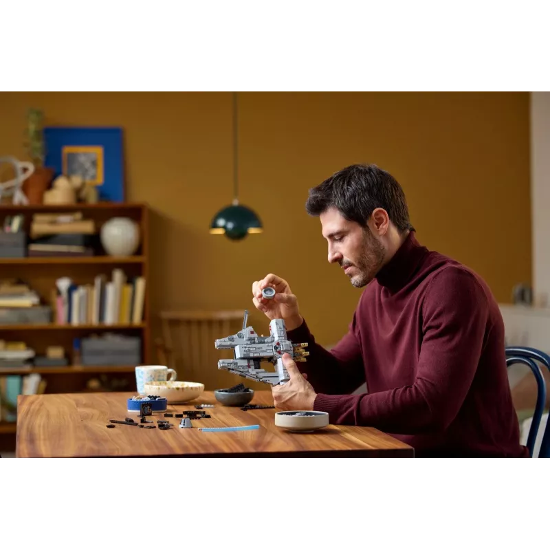LEGO Star Wars Millennium Falcon 75375 modelio rinkinys – 1351 detalė, 18+, 190×240×130 mm