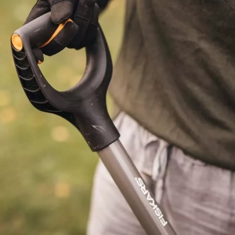 Kastuvas Fiskars Ergonomic FS.S. 1025376 pilkas – ergonomiškas sodo kastuvas, Fiskars 1070058