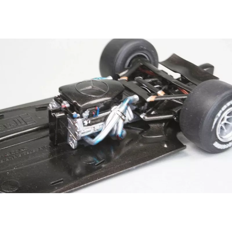 REVELL Plastikinis modelis McLaren Mercedes MP4-25 Lewis Hamilton – 1:24 mastelis