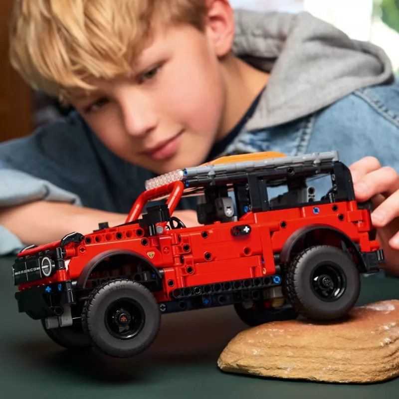 LEGO Technic konstruktorius Ford Bronco Off-Roader 4x4 modelis 42213 — 943 detalės, nuo 9 metų
