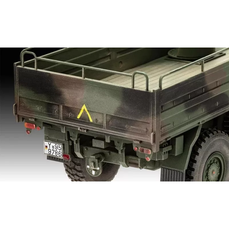 Plastikinis modelis REVELL Man 10T Milgl 8x8 sunkvežimis 1/35 masteliu